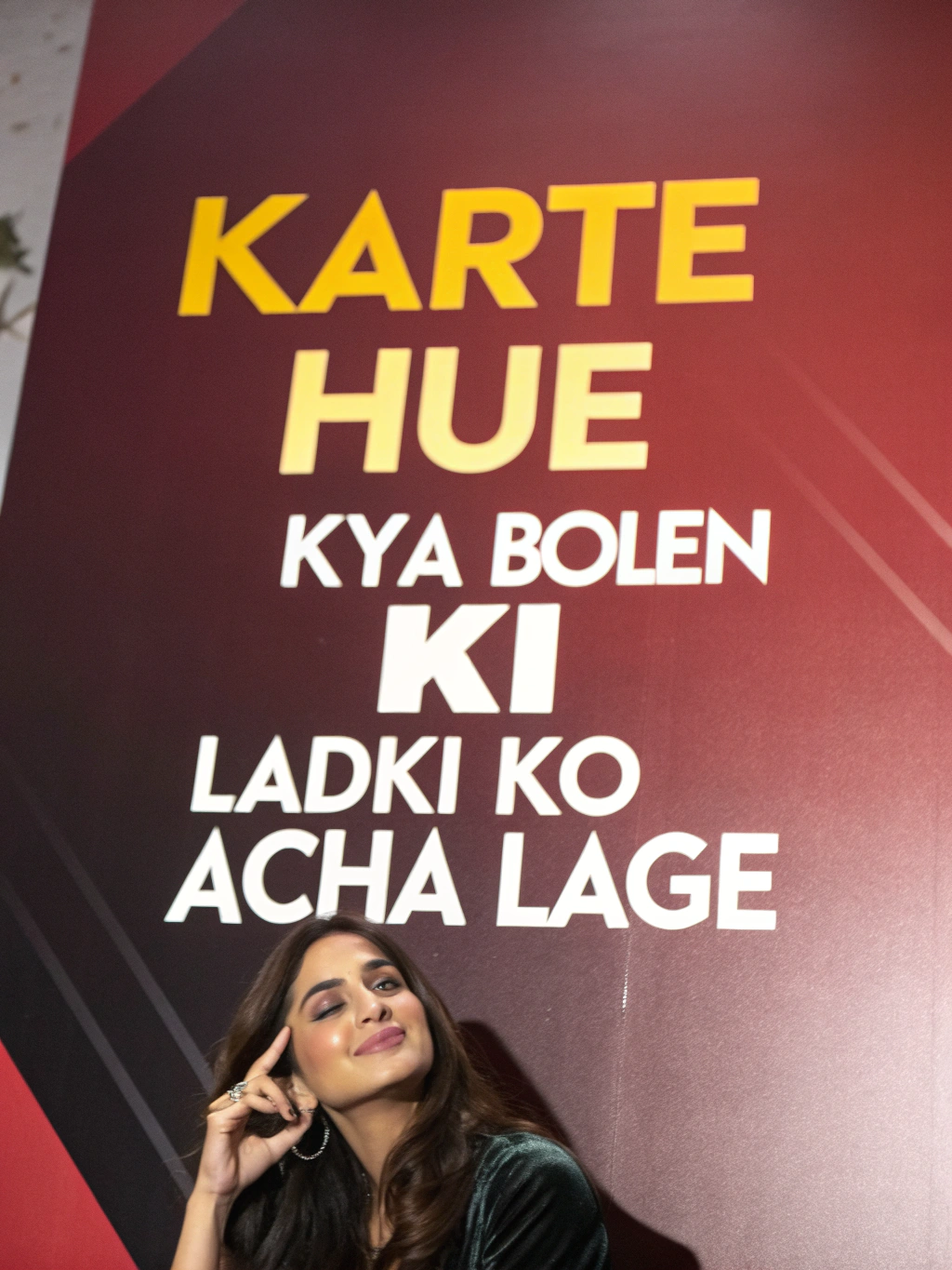 Karte hue kya bolein ki ladki ko acha lage