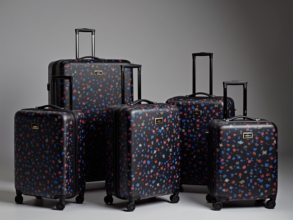 Luggage stacking photo